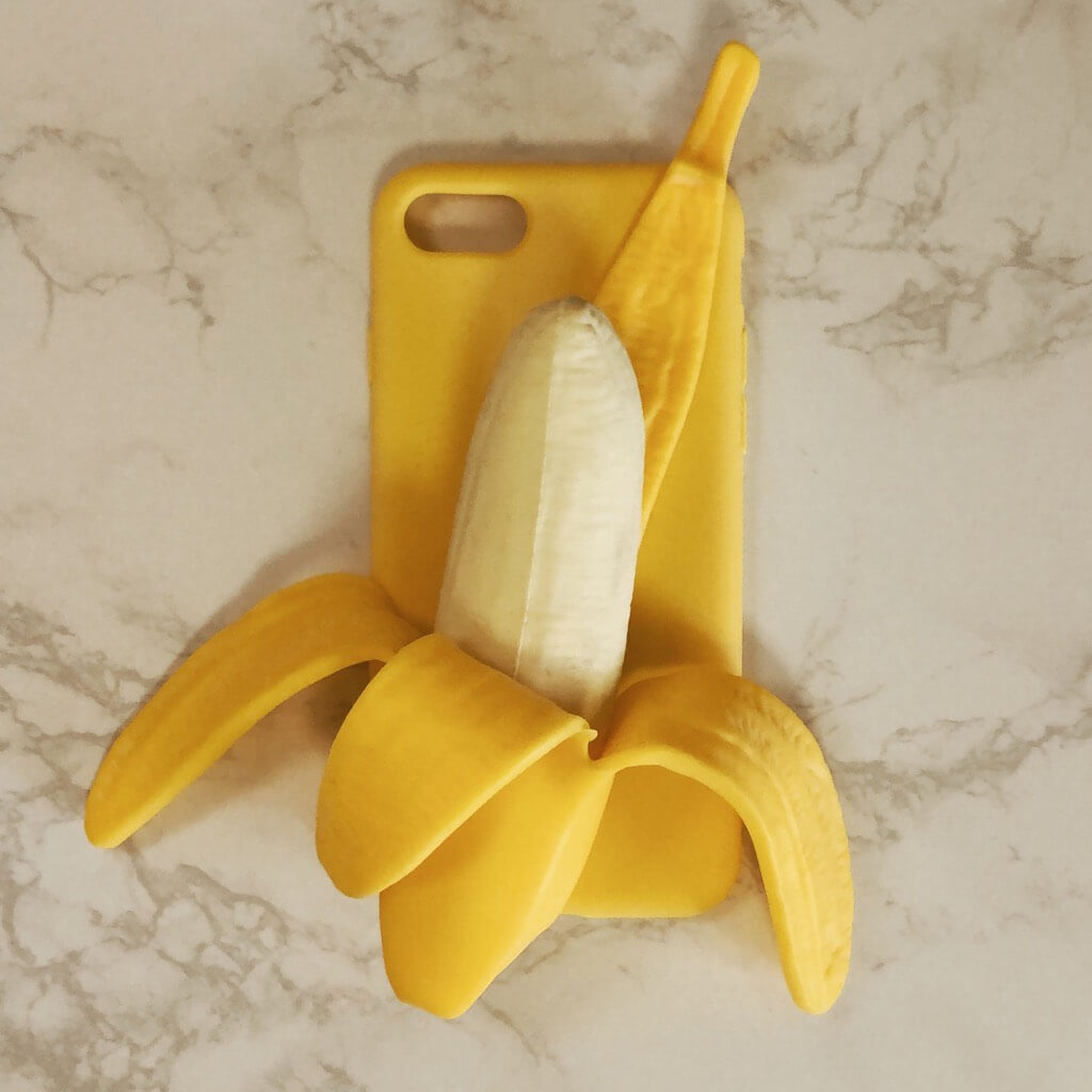 リアルなバナナがついたiPhoneケース